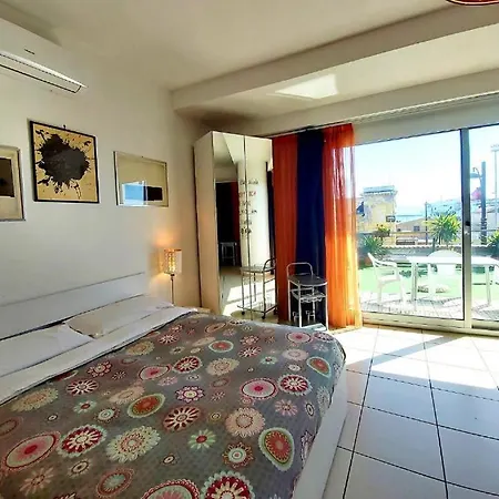 Marina Resart Rooms & Suite Bed & Breakfast *
