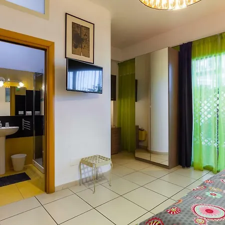 Marina Resart Rooms & Suite Bed & Breakfast